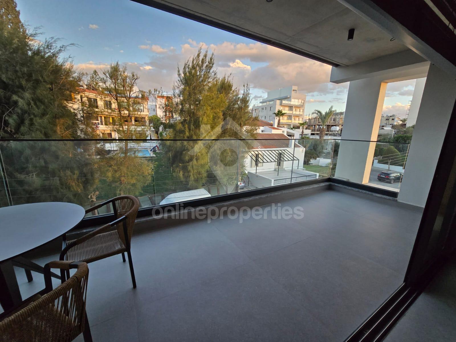 To change image, hover mouse over thumbnails below