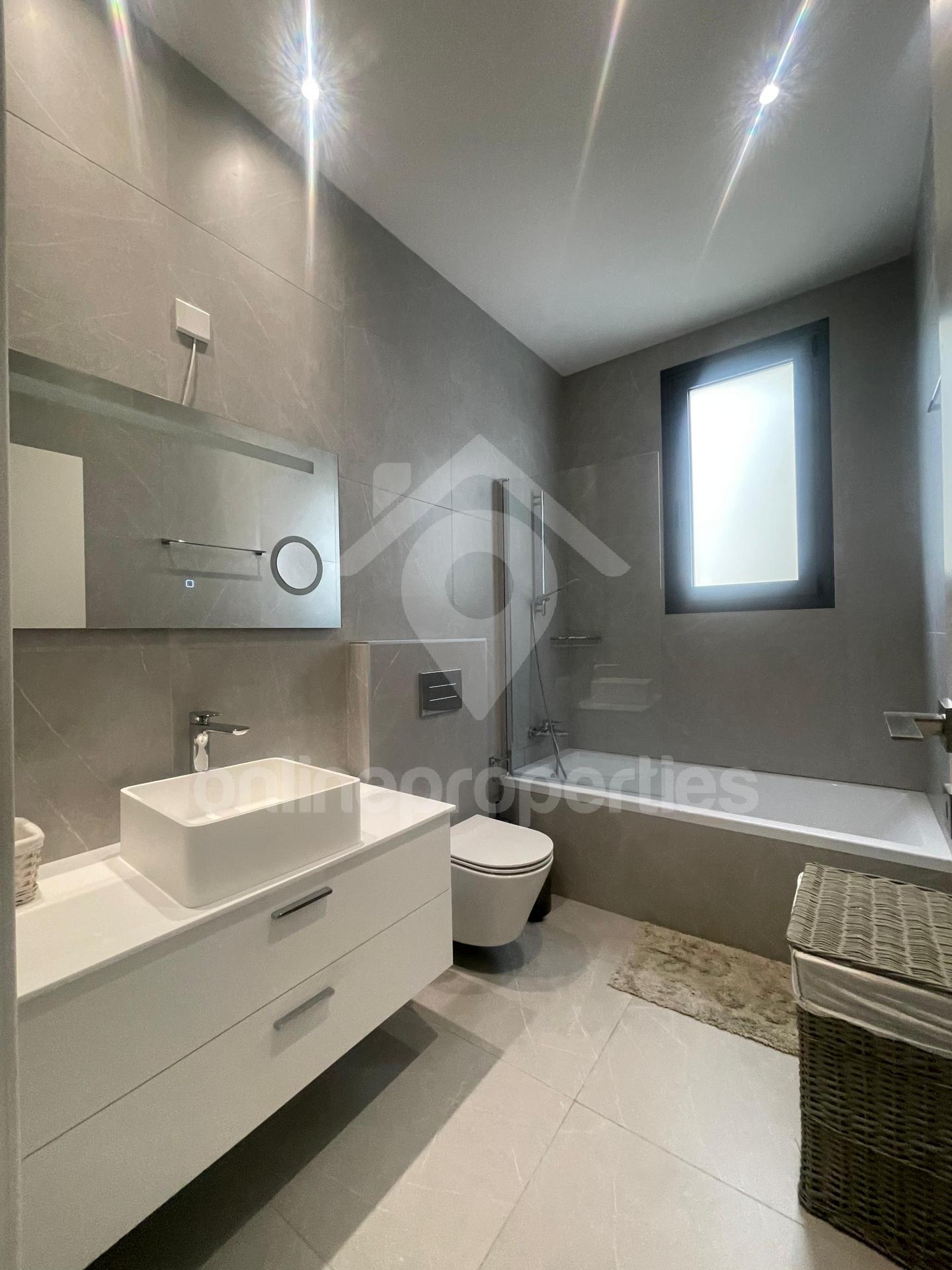 To change image, hover mouse over thumbnails below