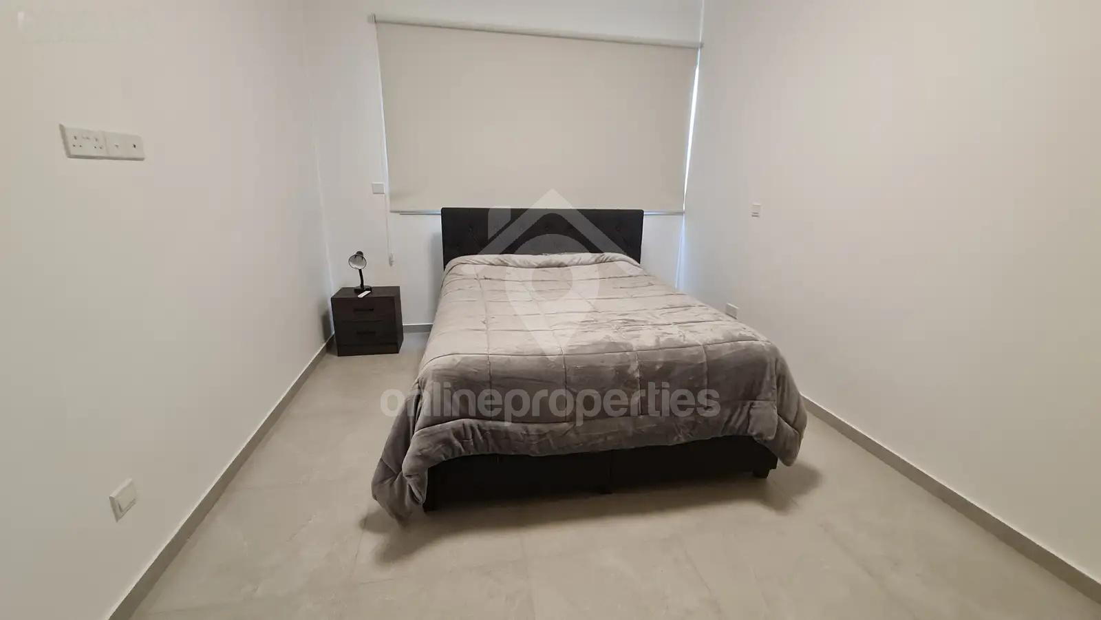 To change image, hover mouse over thumbnails below