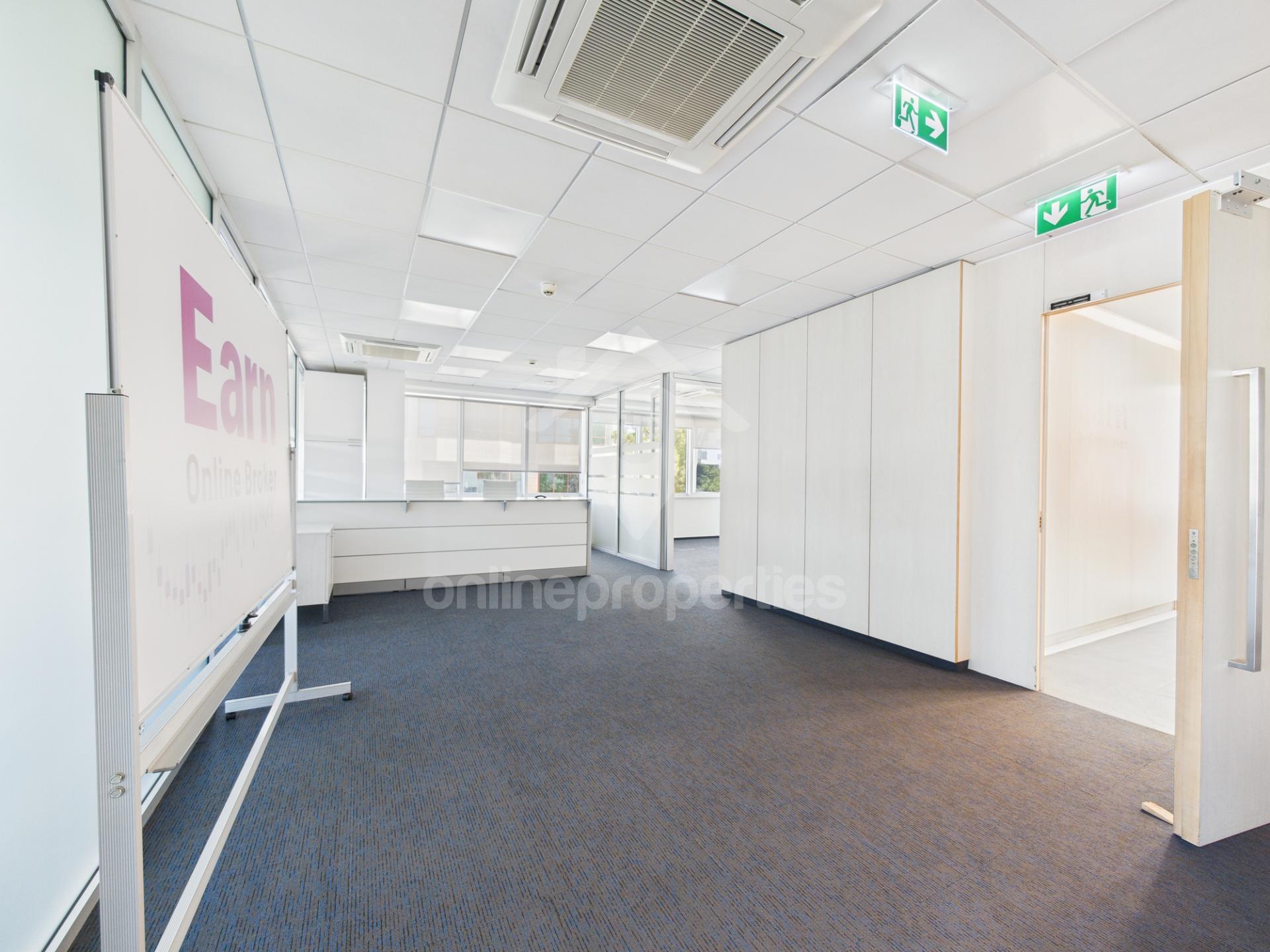 To change image, hover mouse over thumbnails below