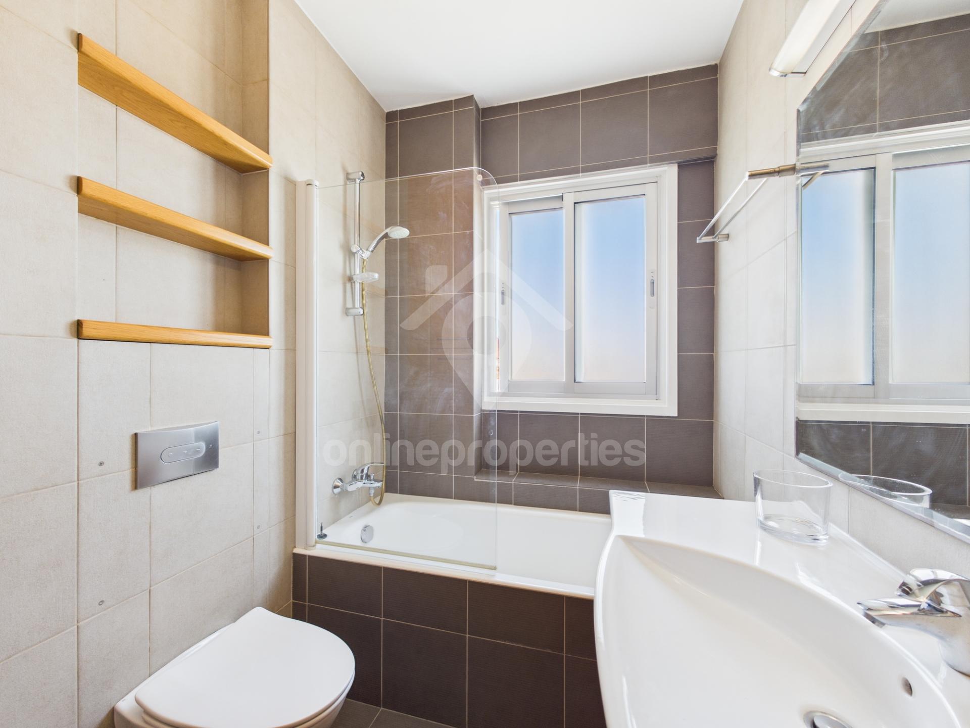 To change image, hover mouse over thumbnails below