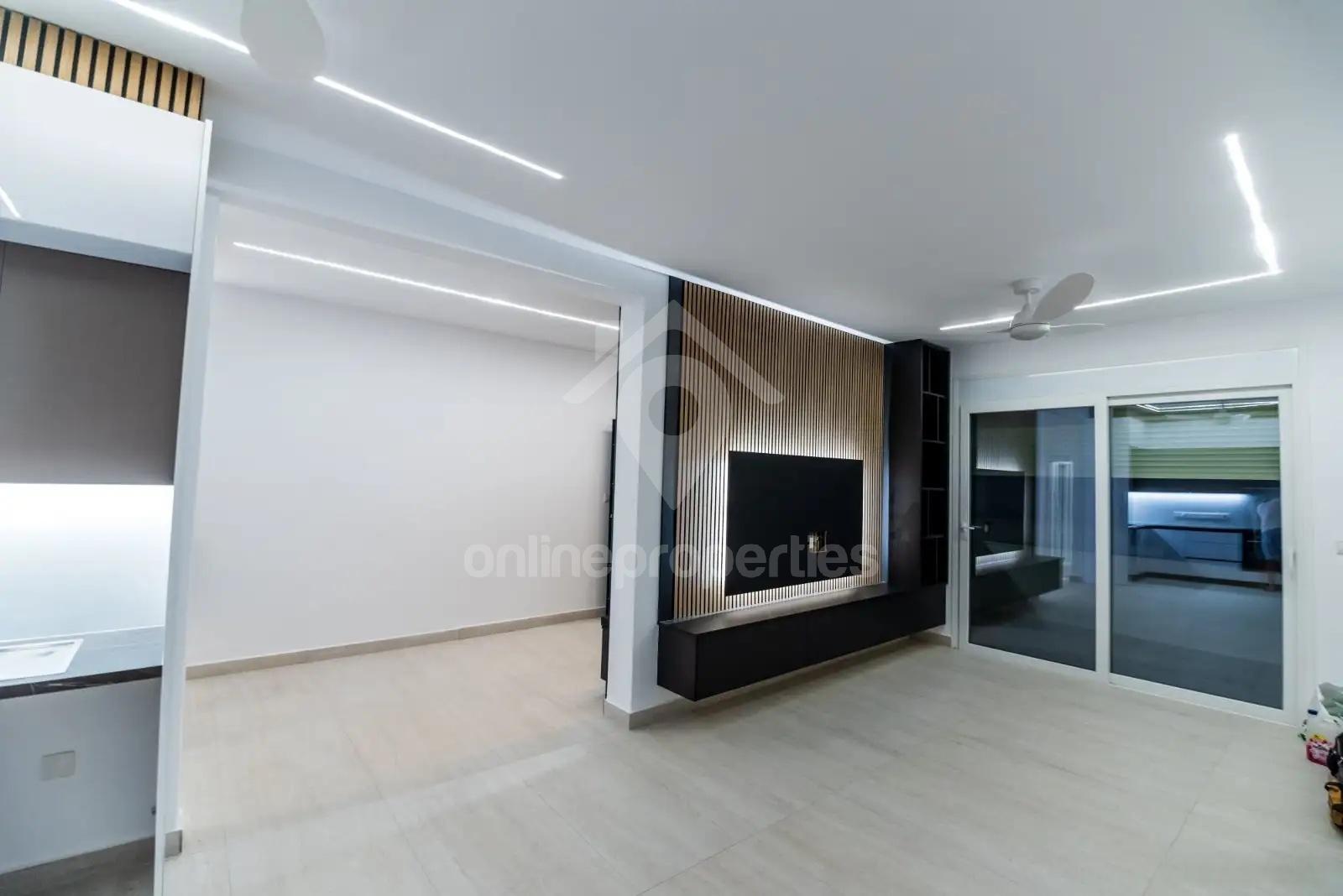 To change image, hover mouse over thumbnails below