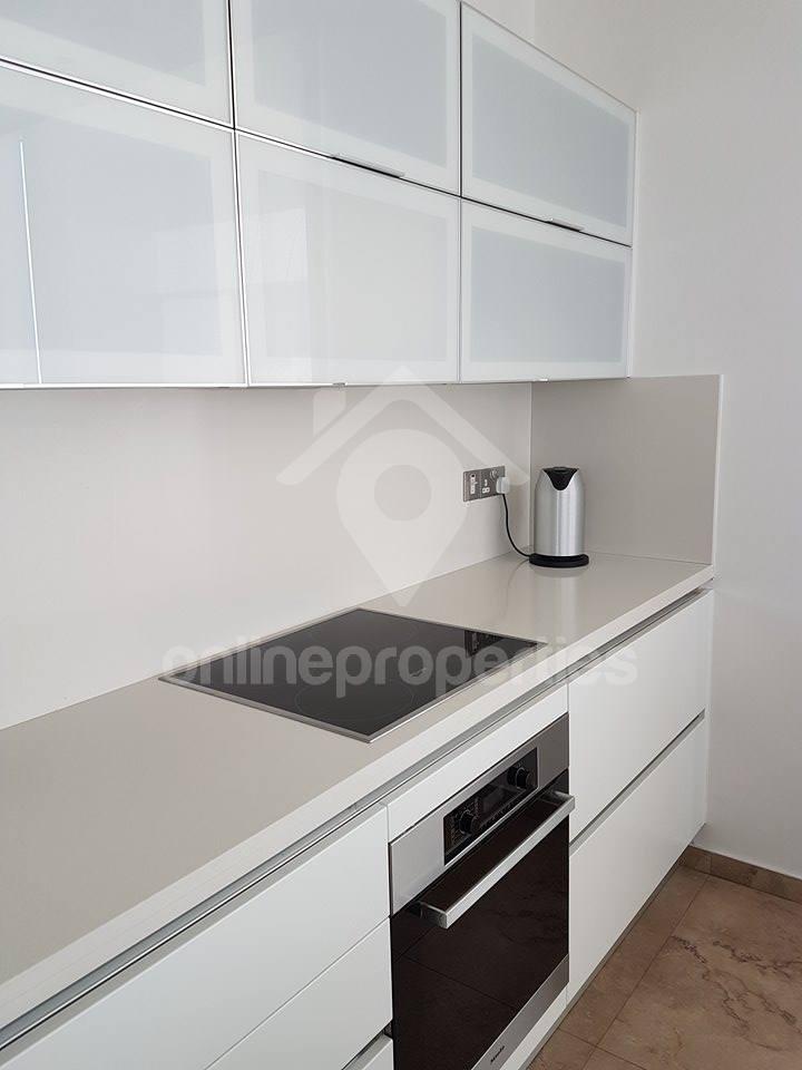 To change image, hover mouse over thumbnails below