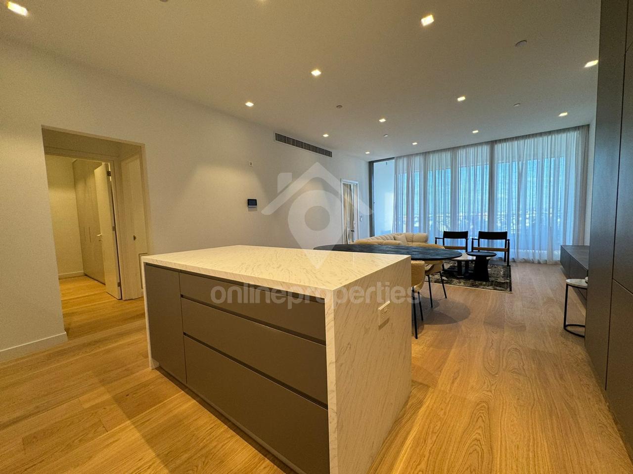 To change image, hover mouse over thumbnails below