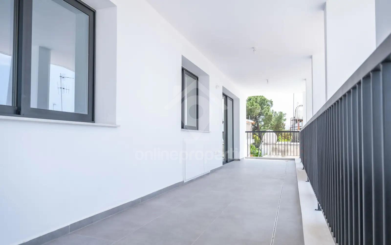 To change image, hover mouse over thumbnails below