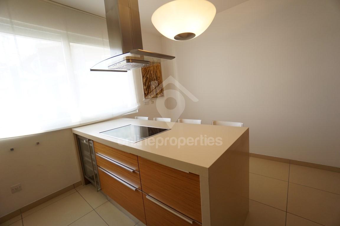 To change image, hover mouse over thumbnails below