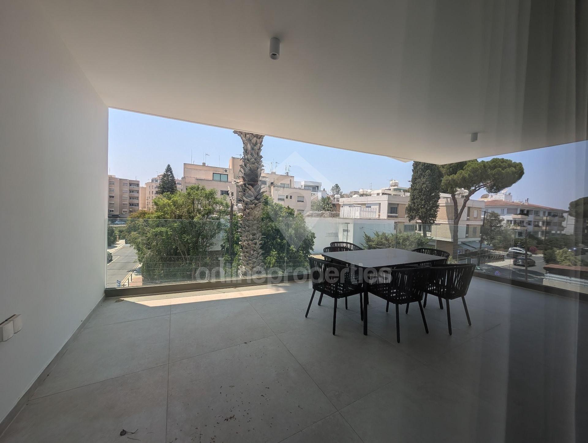 To change image, hover mouse over thumbnails below