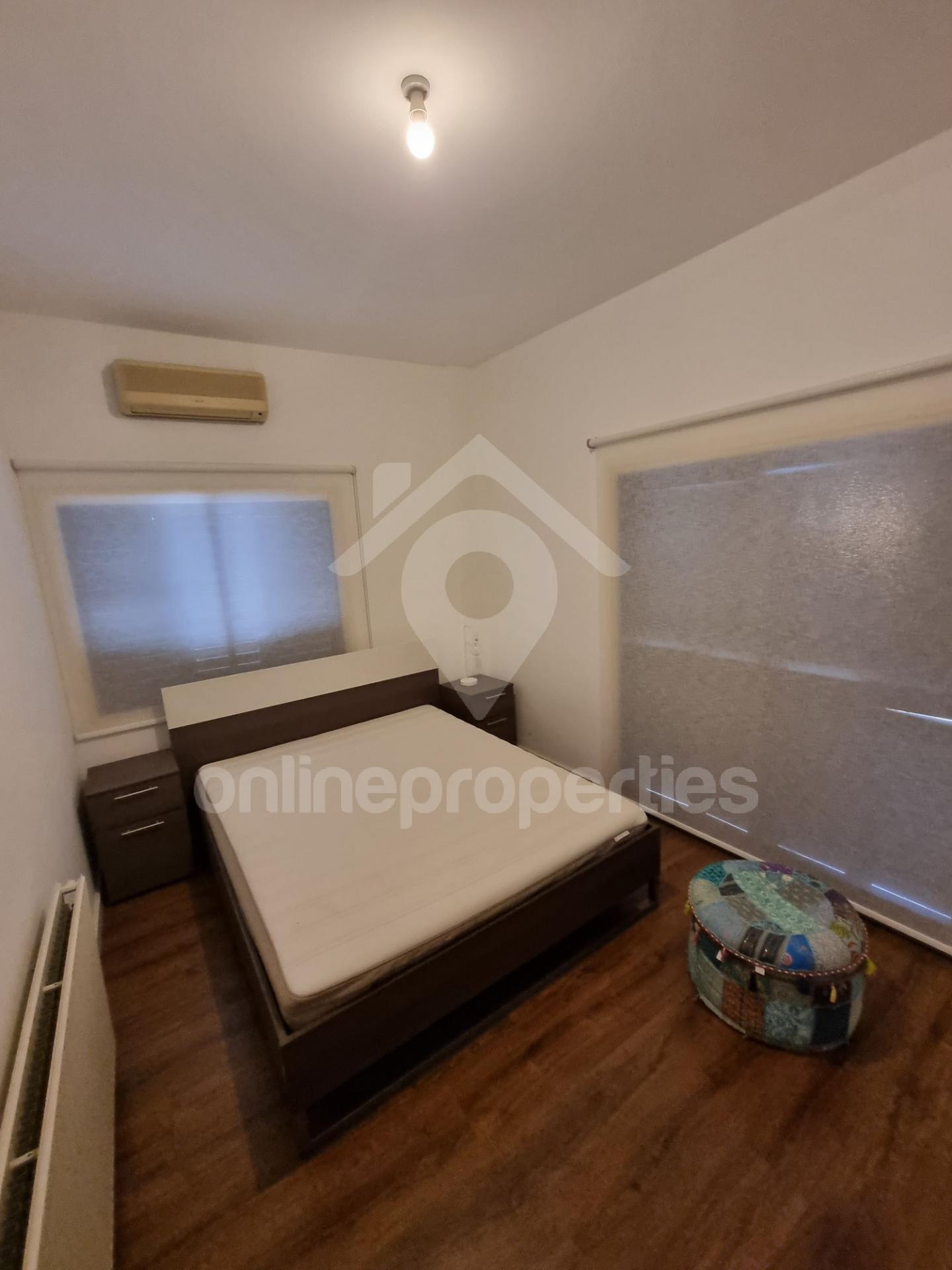 To change image, hover mouse over thumbnails below