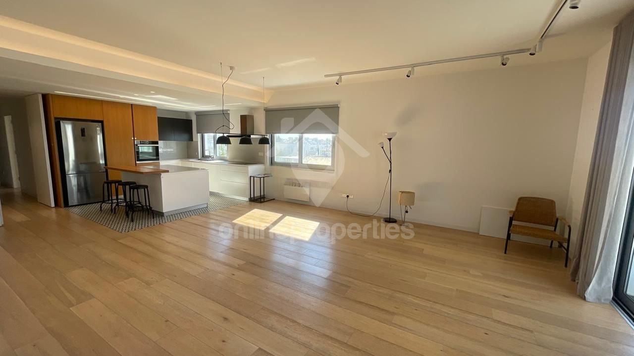 To change image, hover mouse over thumbnails below