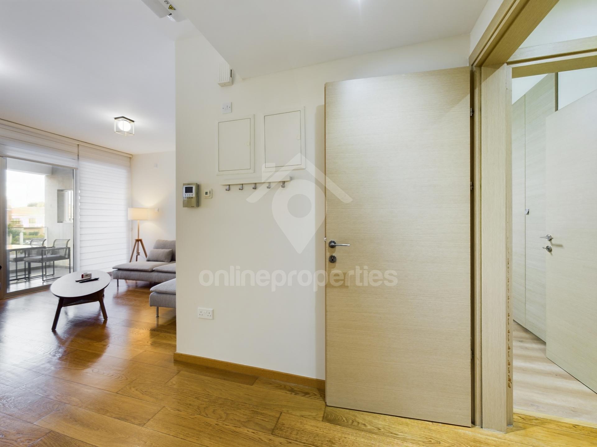 To change image, hover mouse over thumbnails below