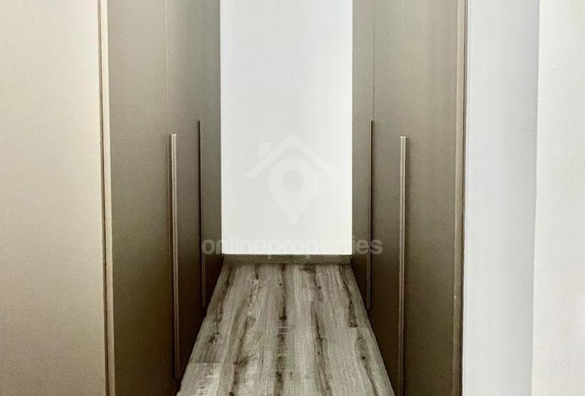 To change image, hover mouse over thumbnails below