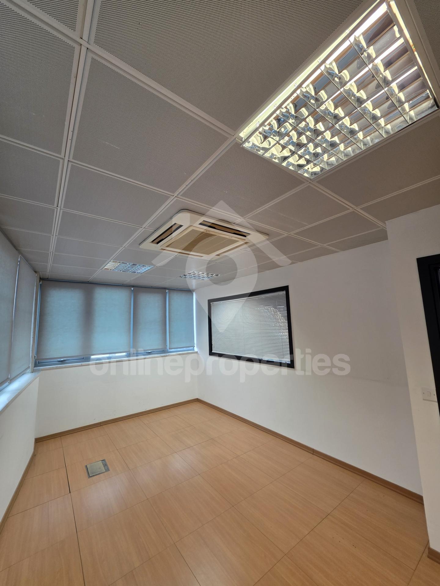 To change image, hover mouse over thumbnails below