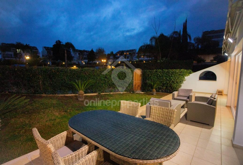 To change image, hover mouse over thumbnails below