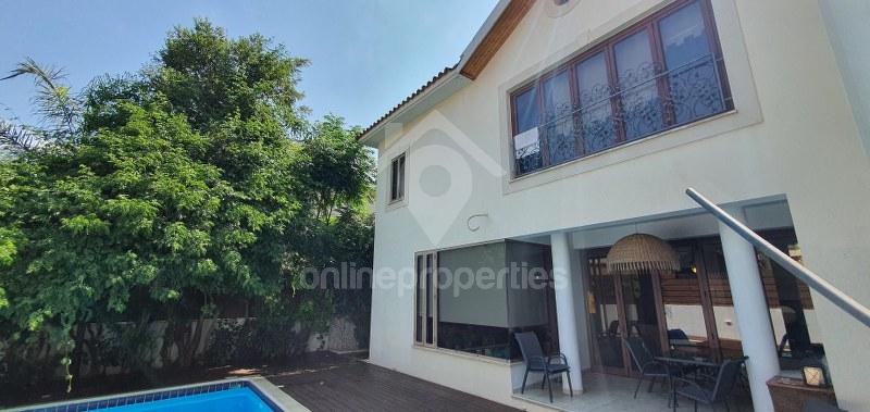 To change image, hover mouse over thumbnails below