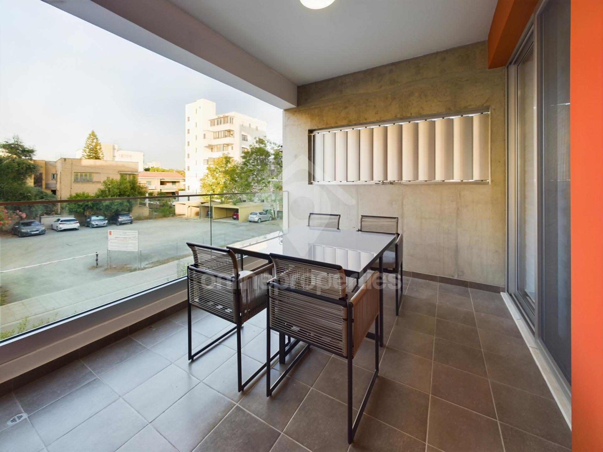 To change image, hover mouse over thumbnails below