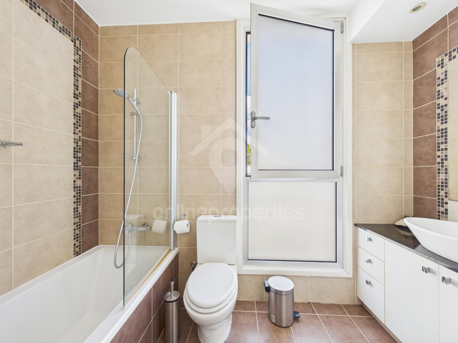 To change image, hover mouse over thumbnails below