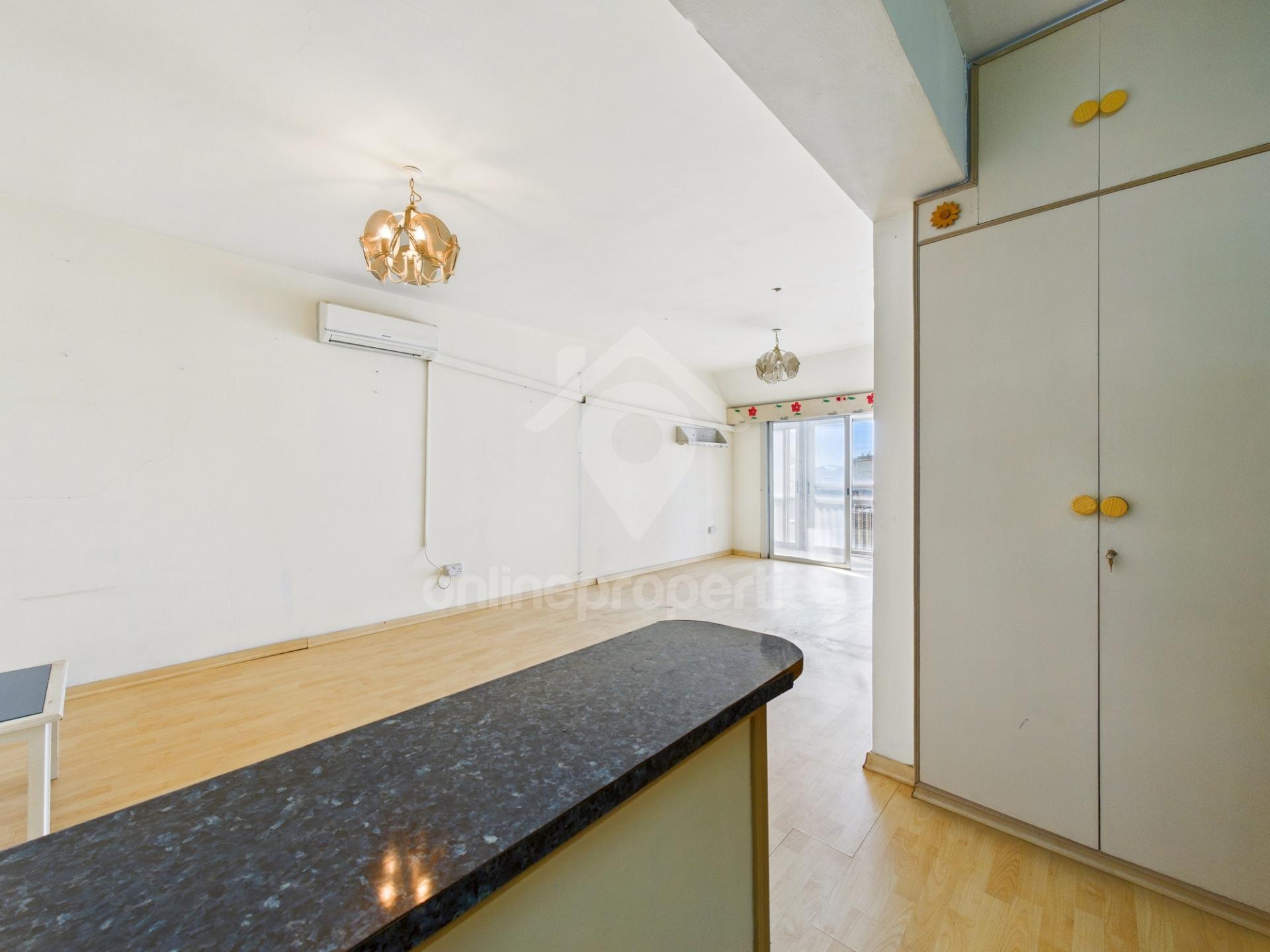 To change image, hover mouse over thumbnails below