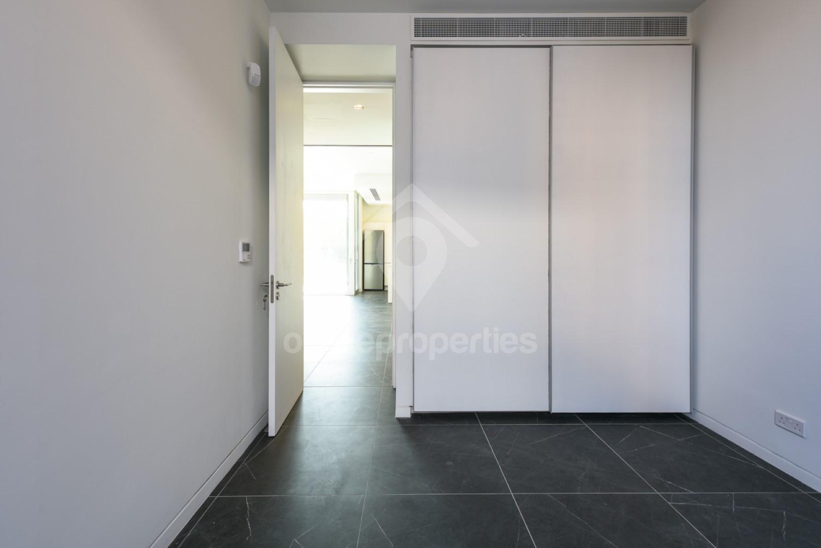 To change image, hover mouse over thumbnails below