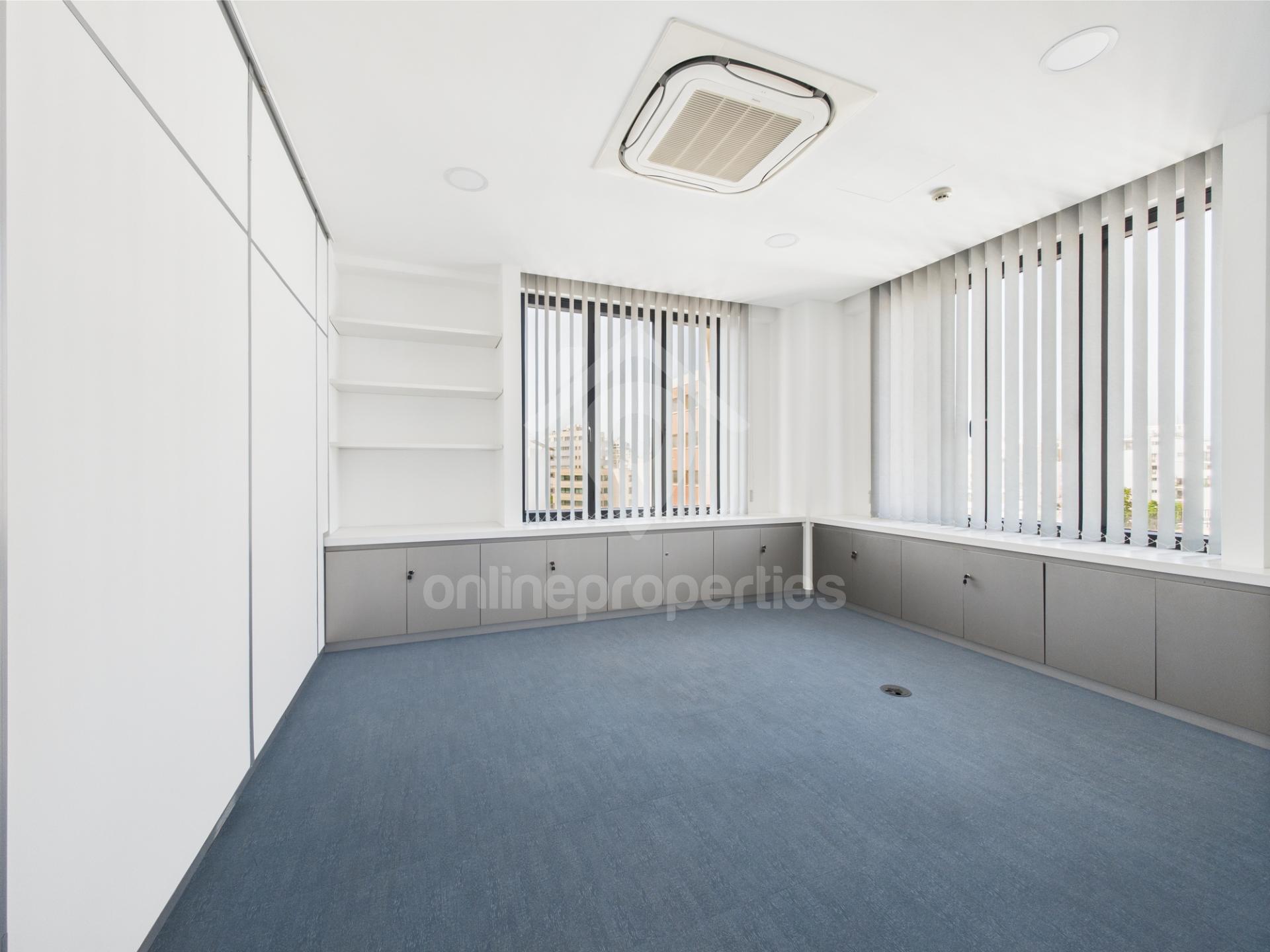 To change image, hover mouse over thumbnails below