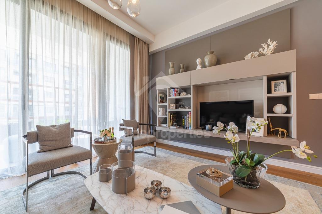 To change image, hover mouse over thumbnails below