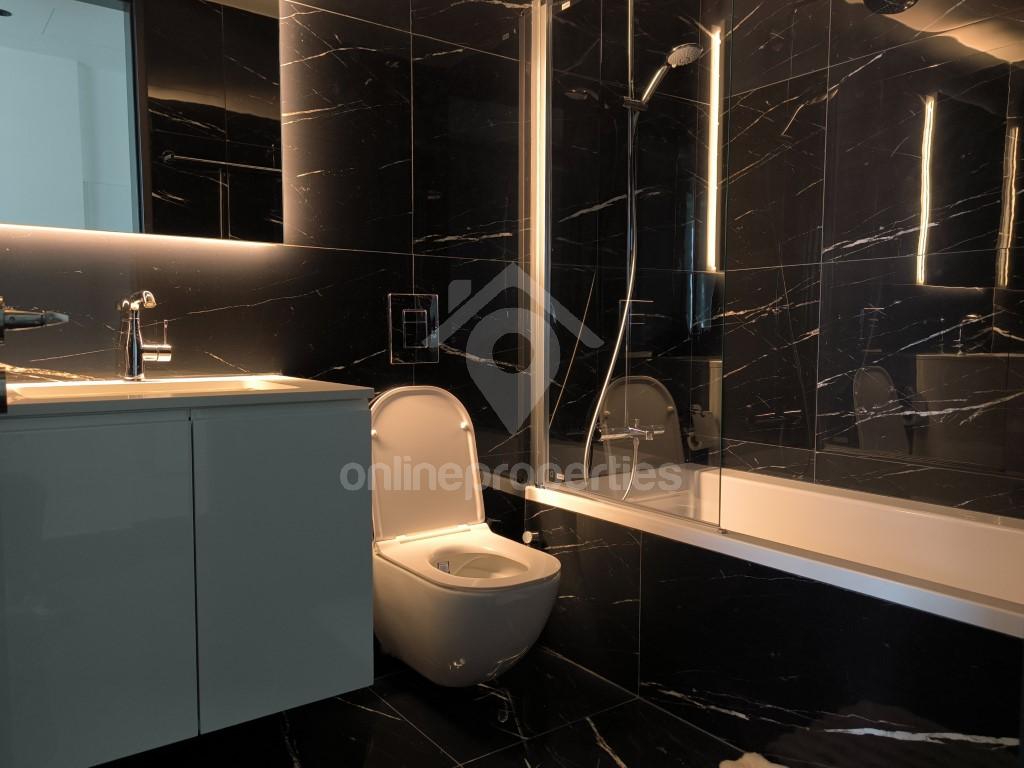 To change image, hover mouse over thumbnails below