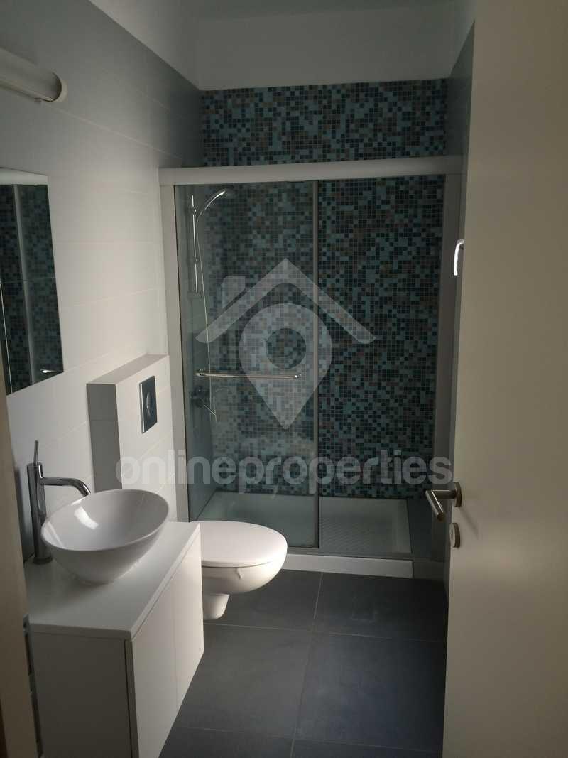 To change image, hover mouse over thumbnails below