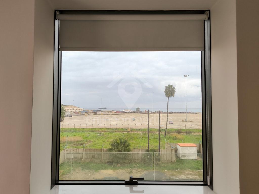 To change image, hover mouse over thumbnails below