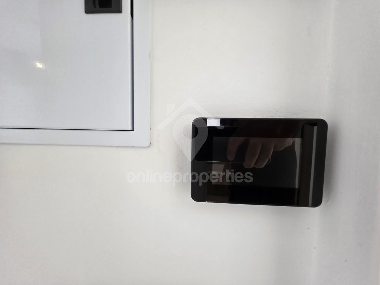 To change image, hover mouse over thumbnails below