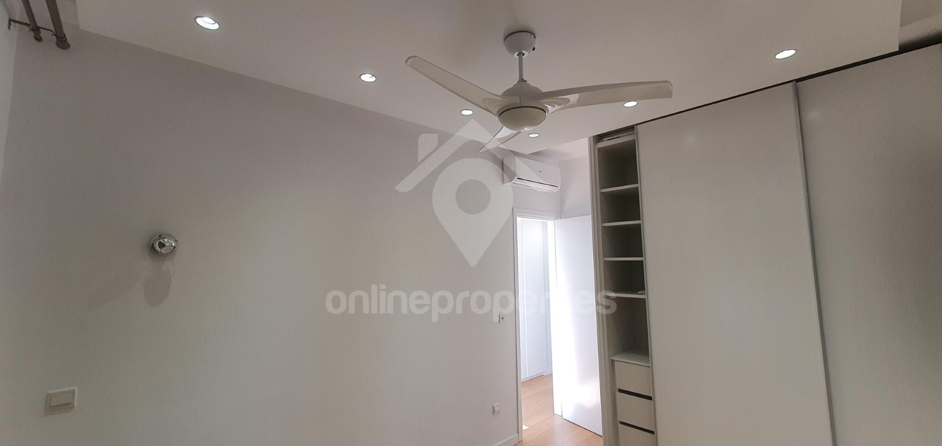 To change image, hover mouse over thumbnails below