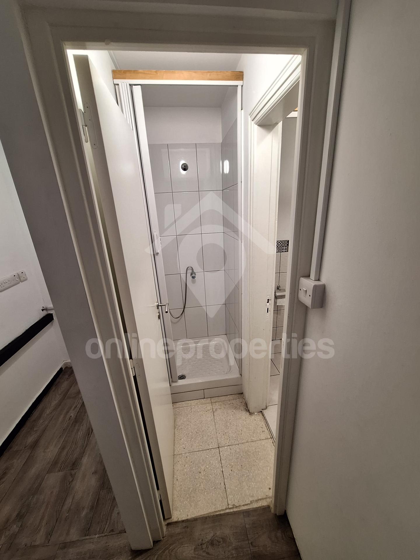 To change image, hover mouse over thumbnails below