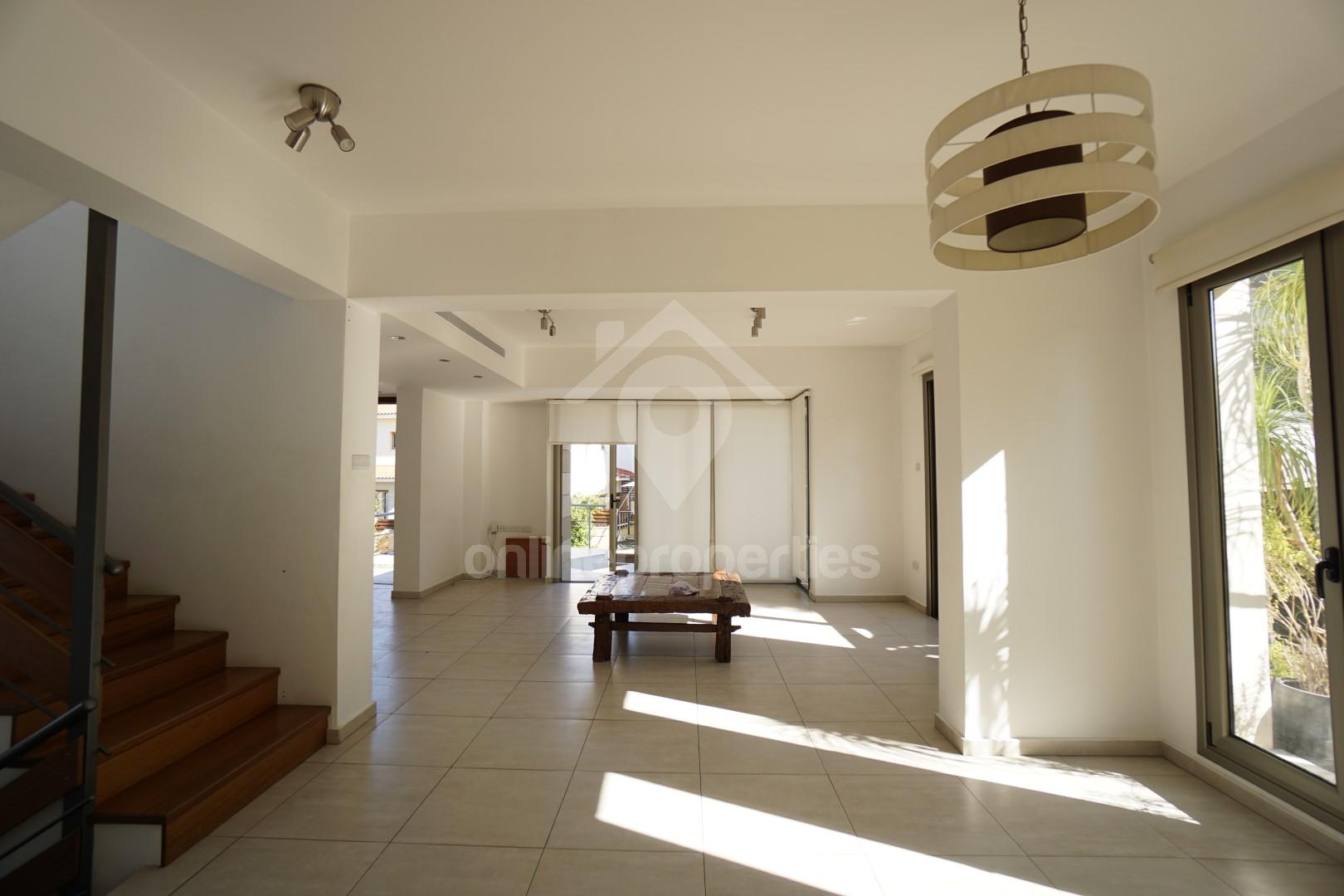 To change image, hover mouse over thumbnails below