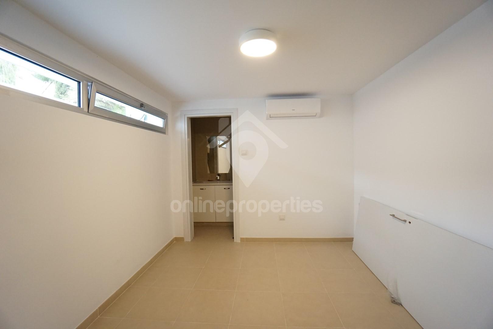 To change image, hover mouse over thumbnails below