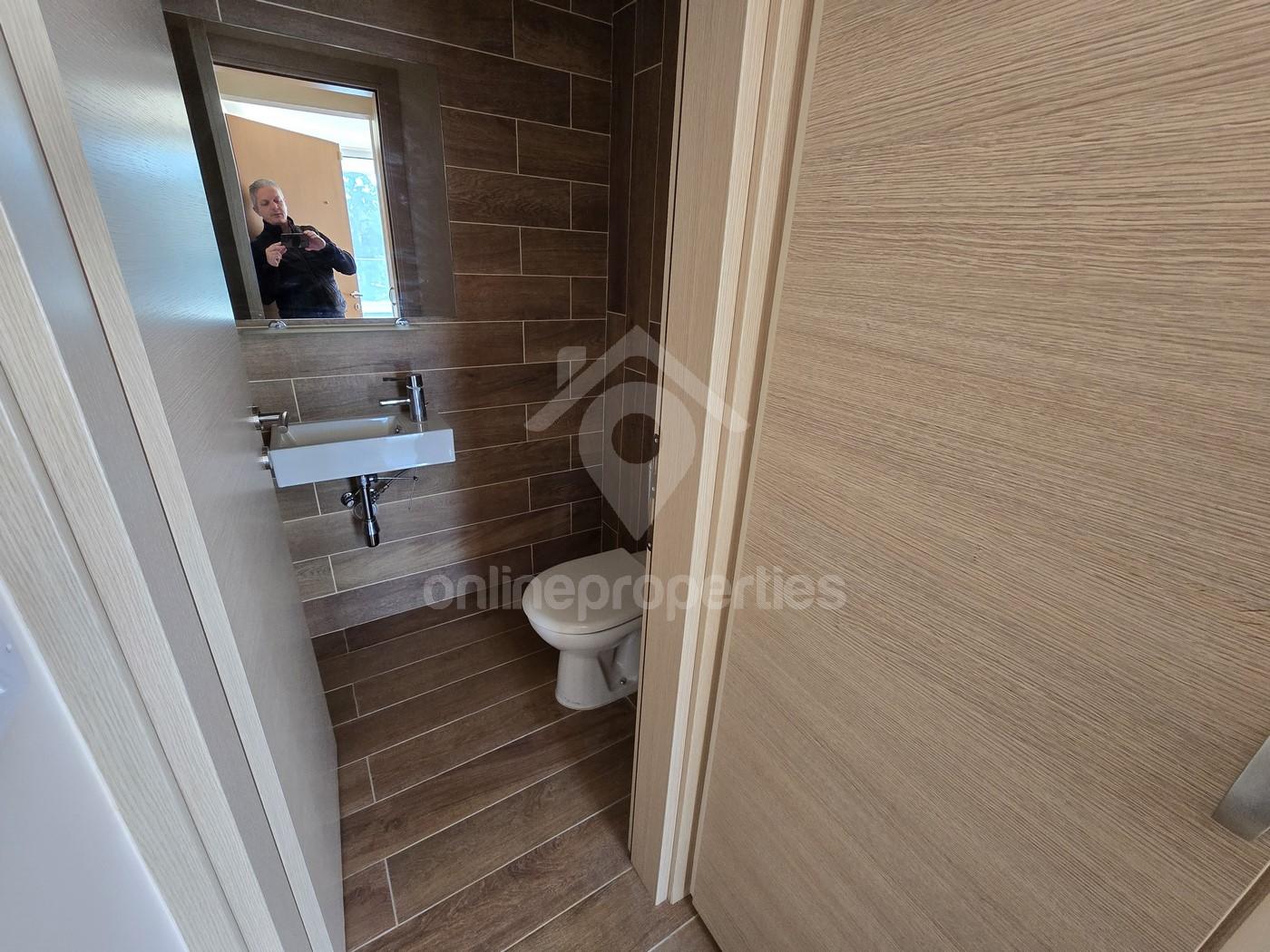 To change image, hover mouse over thumbnails below