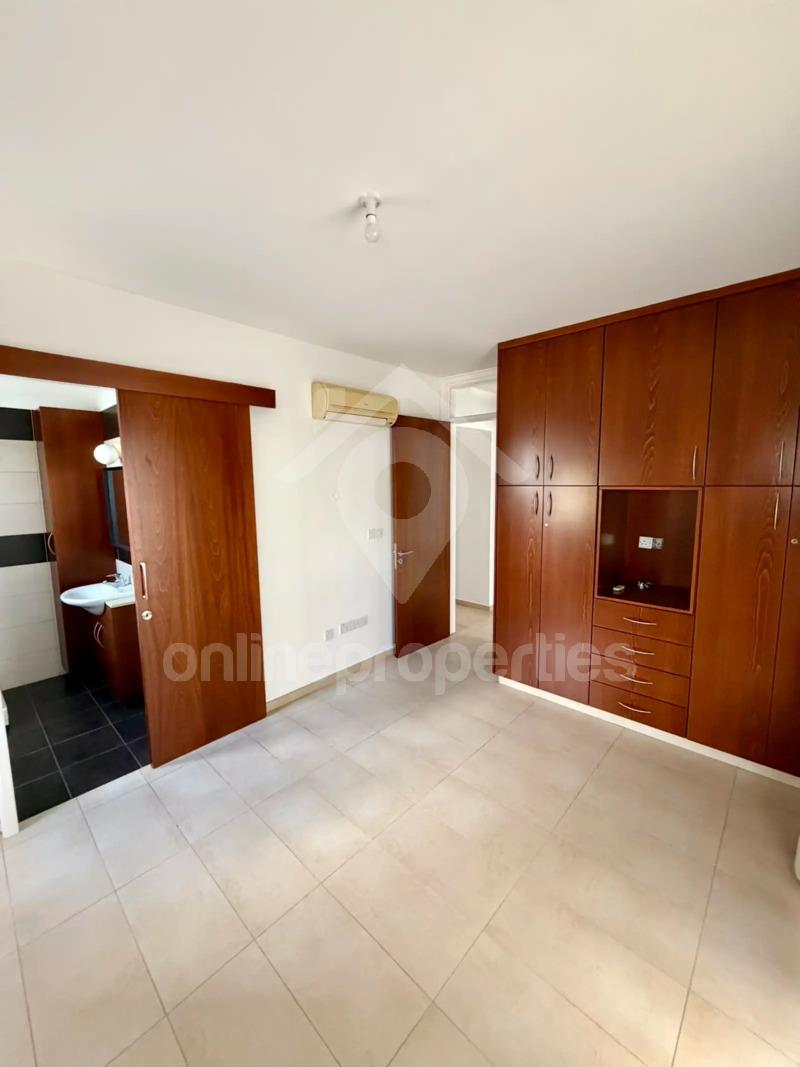 To change image, hover mouse over thumbnails below