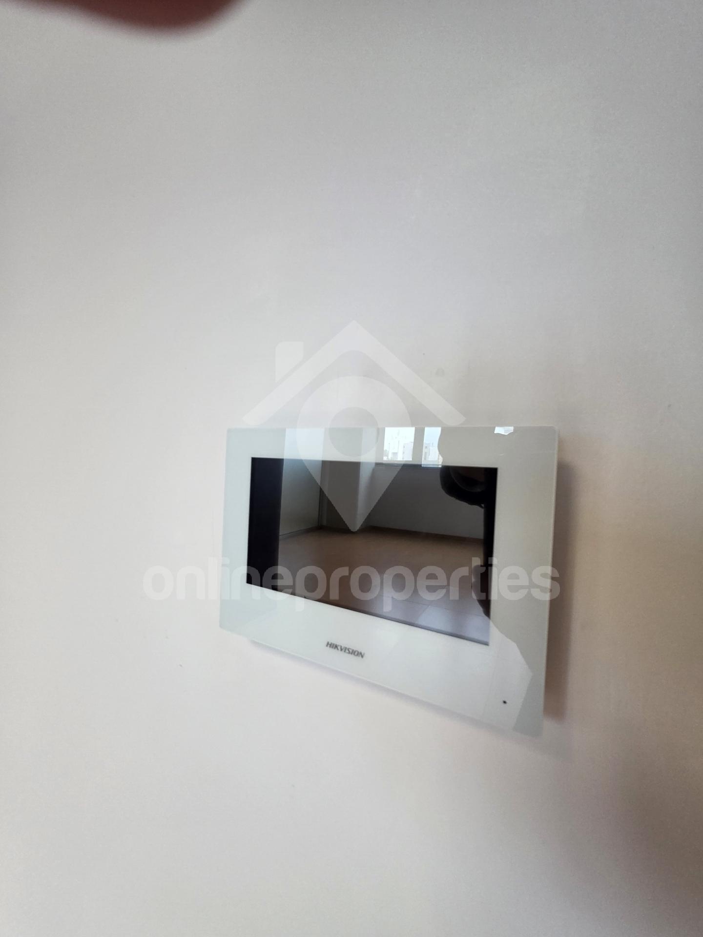 To change image, hover mouse over thumbnails below