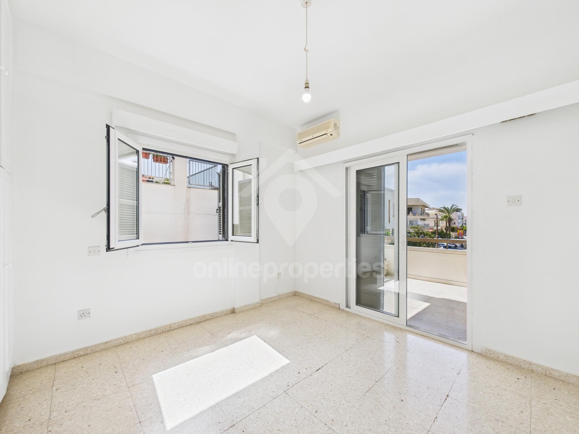 To change image, hover mouse over thumbnails below