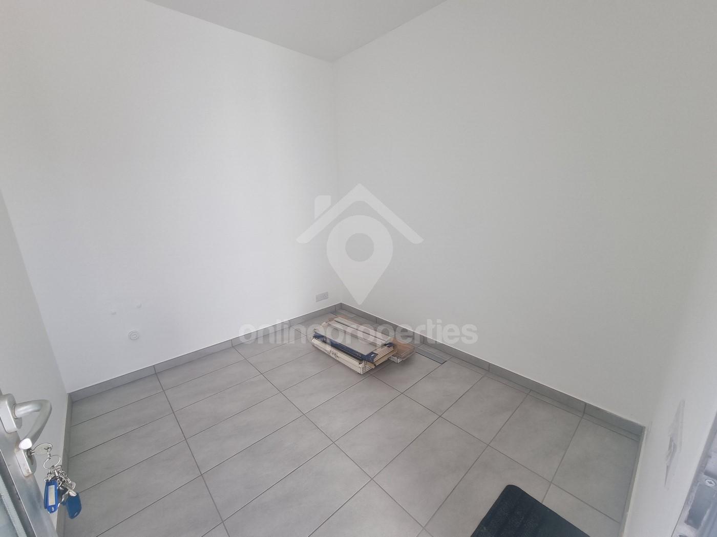 To change image, hover mouse over thumbnails below