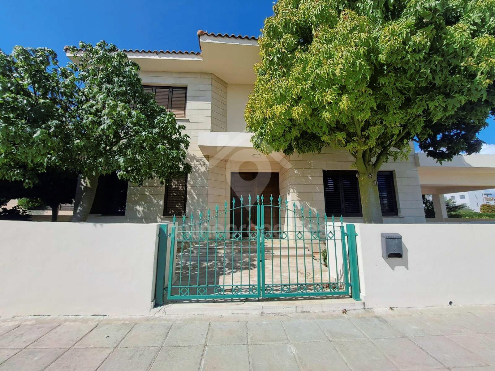 To change image, hover mouse over thumbnails below