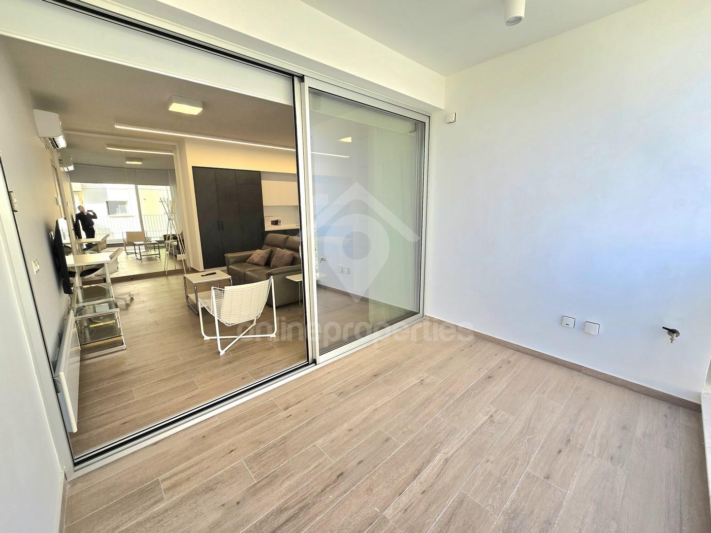 To change image, hover mouse over thumbnails below