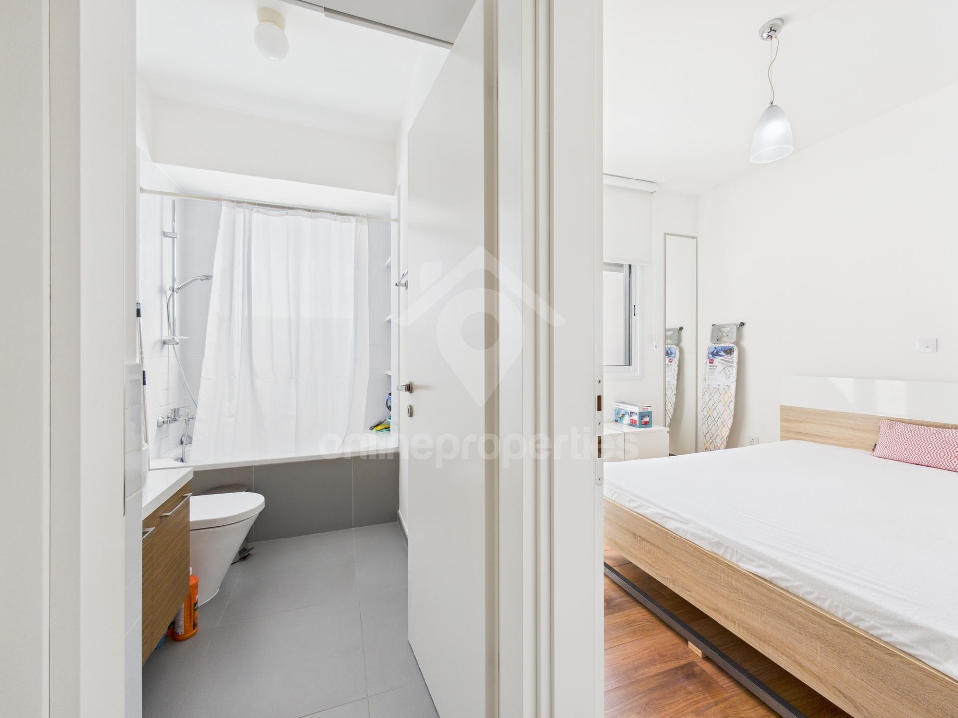 To change image, hover mouse over thumbnails below