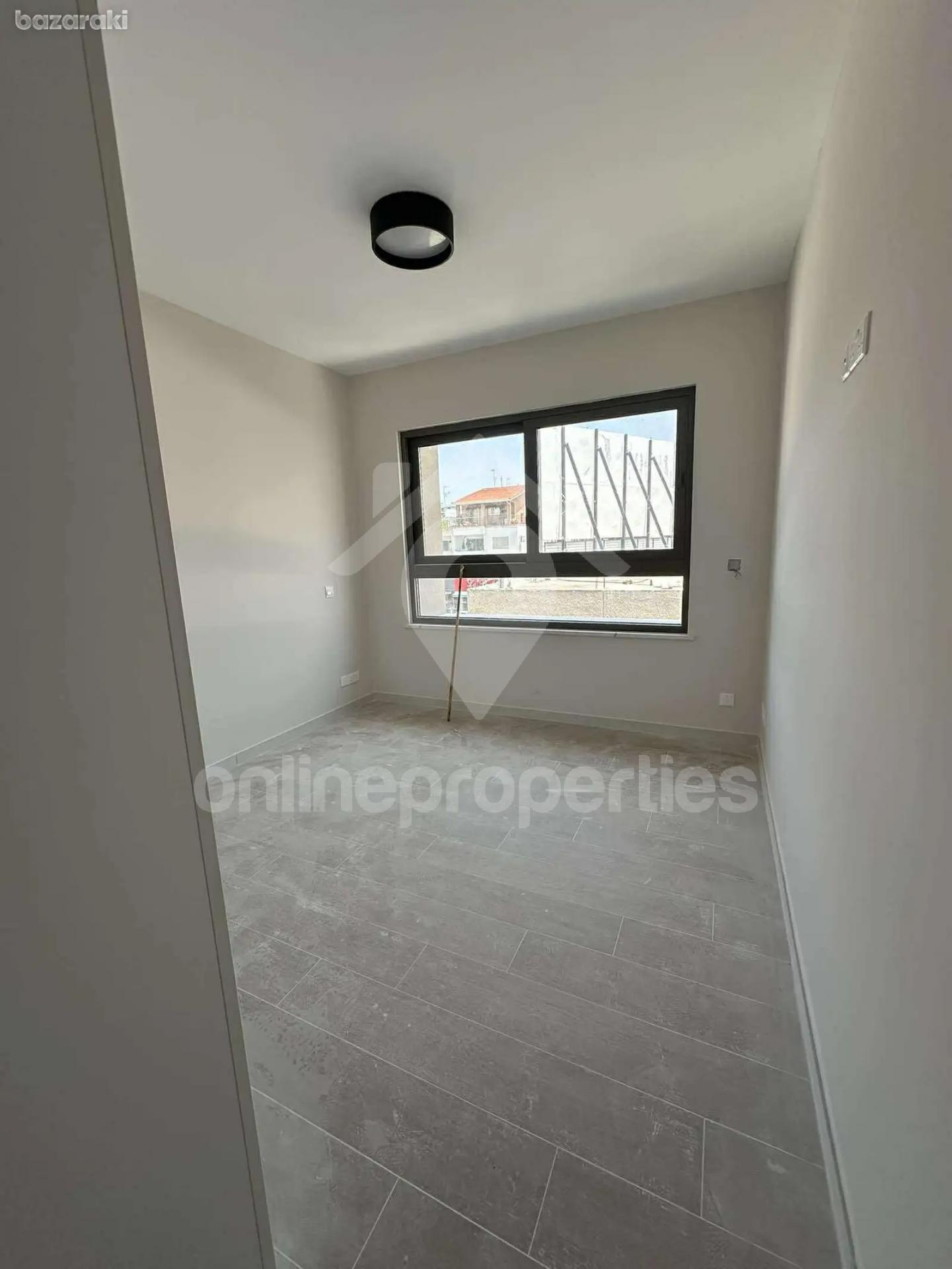 To change image, hover mouse over thumbnails below