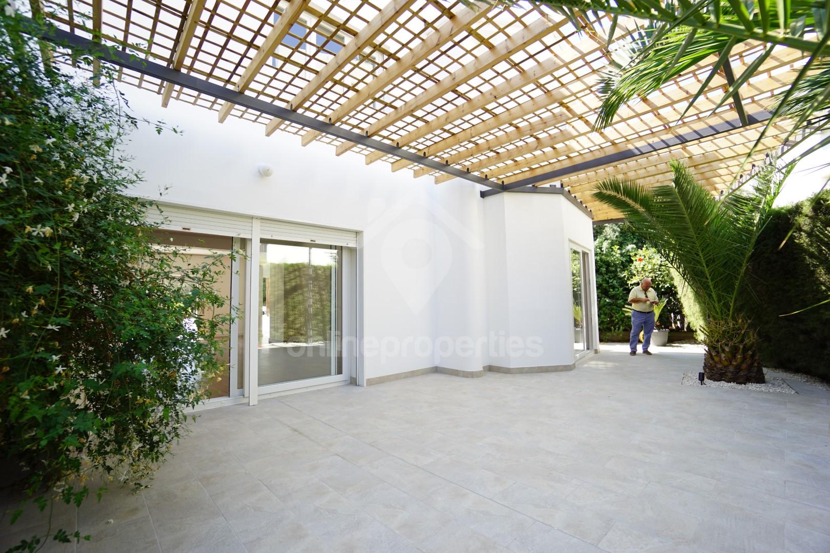 To change image, hover mouse over thumbnails below