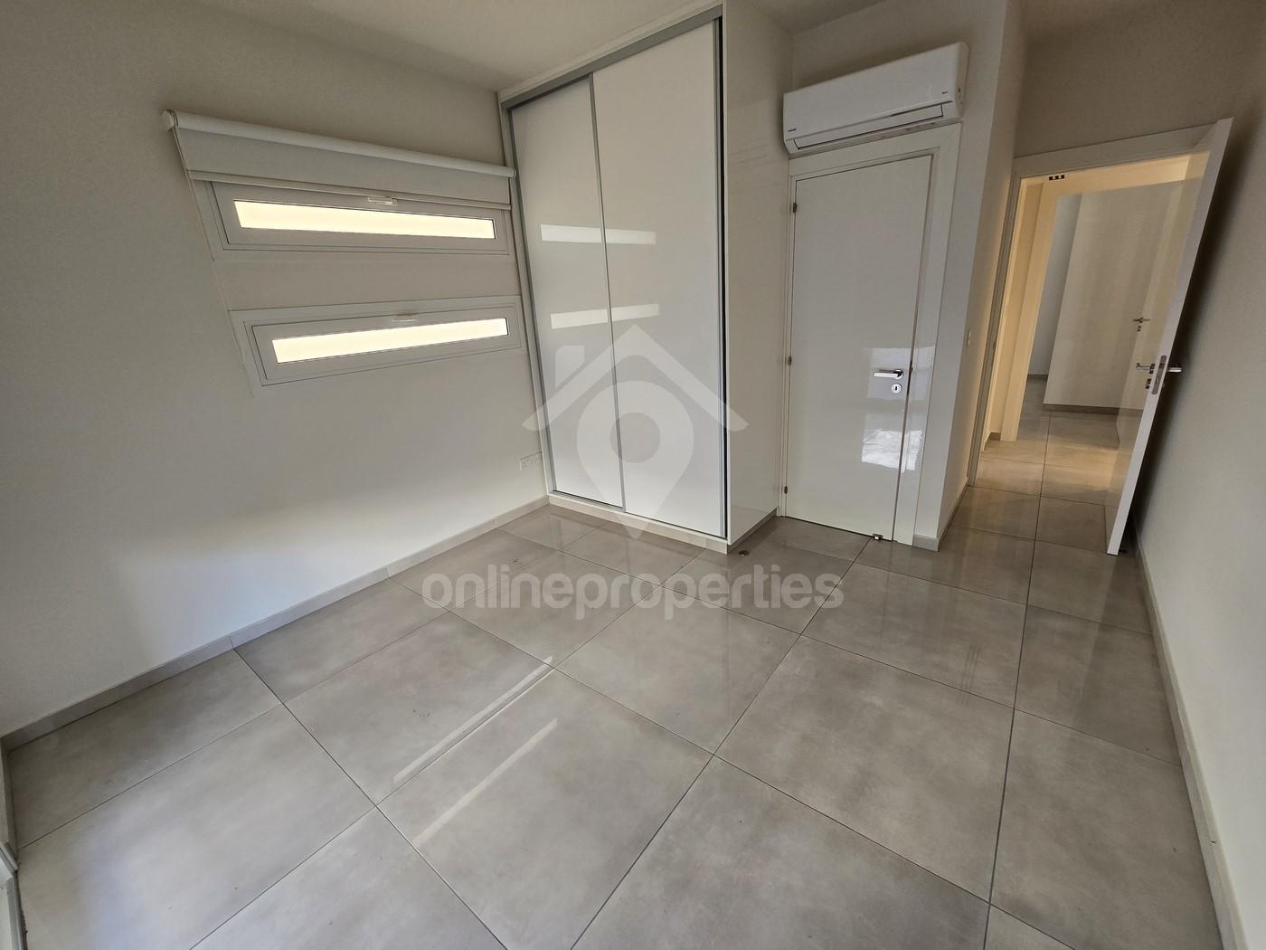 To change image, hover mouse over thumbnails below