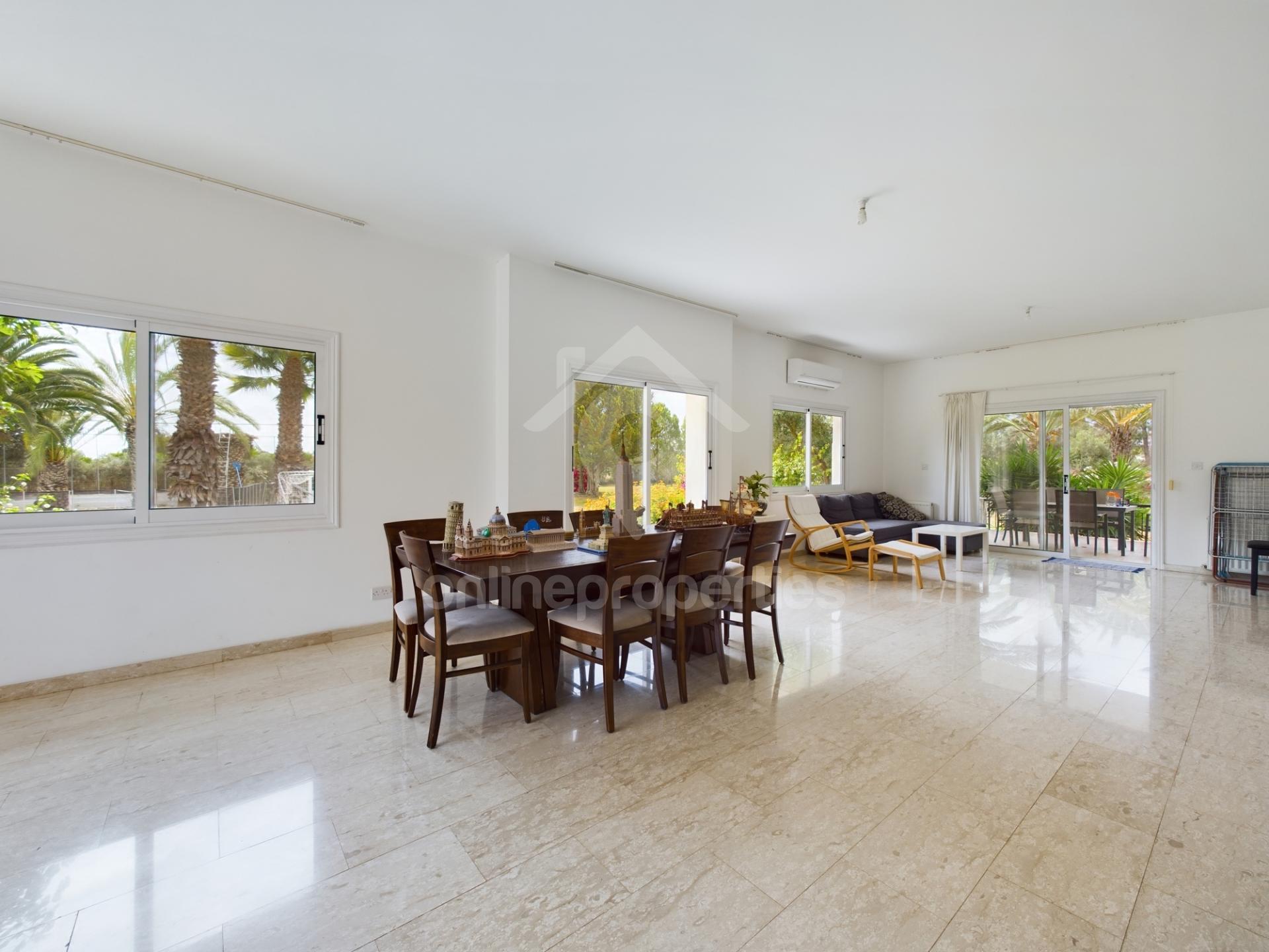 To change image, hover mouse over thumbnails below