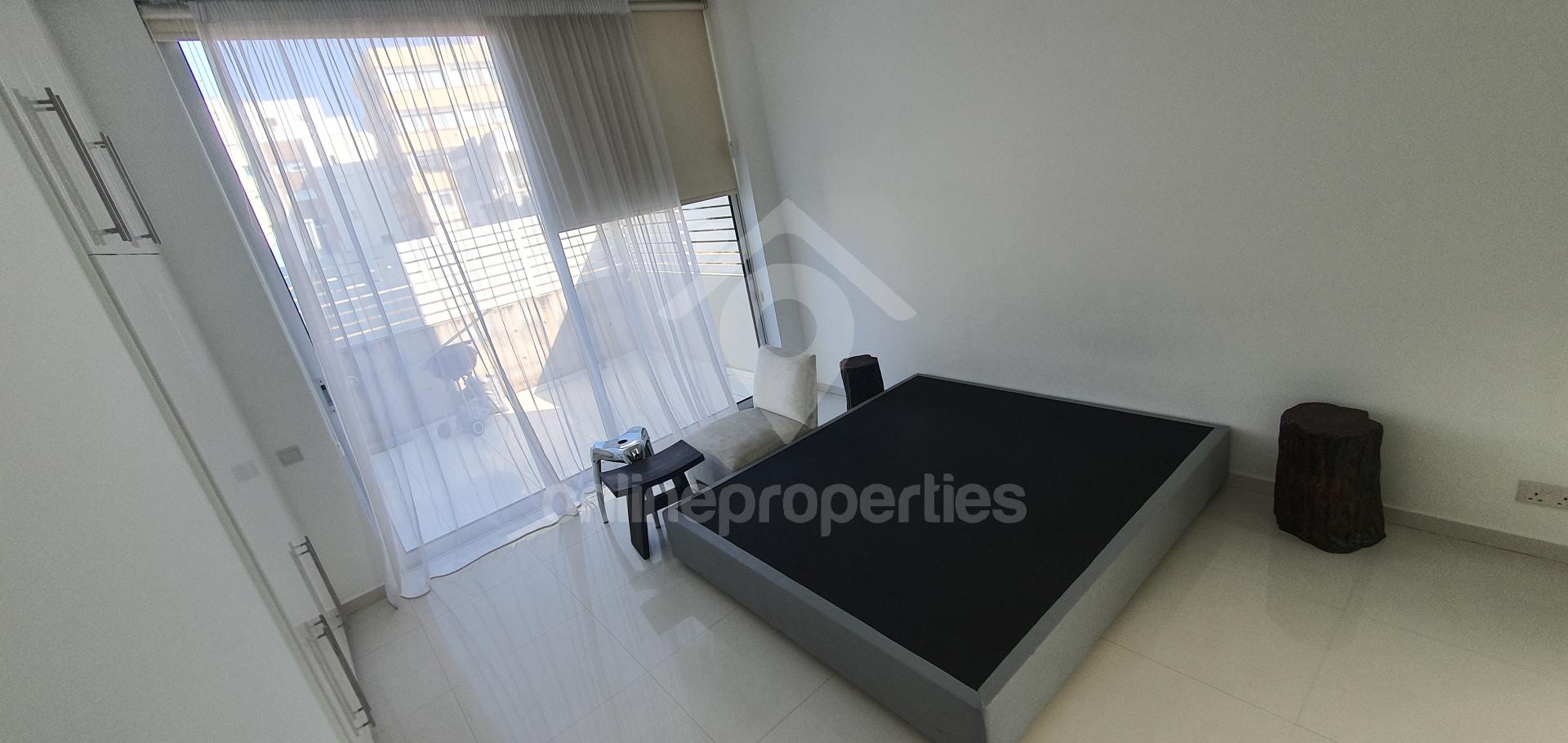 To change image, hover mouse over thumbnails below