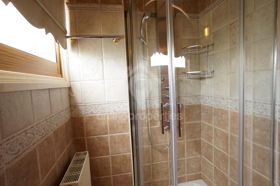 To change image, hover mouse over thumbnails below