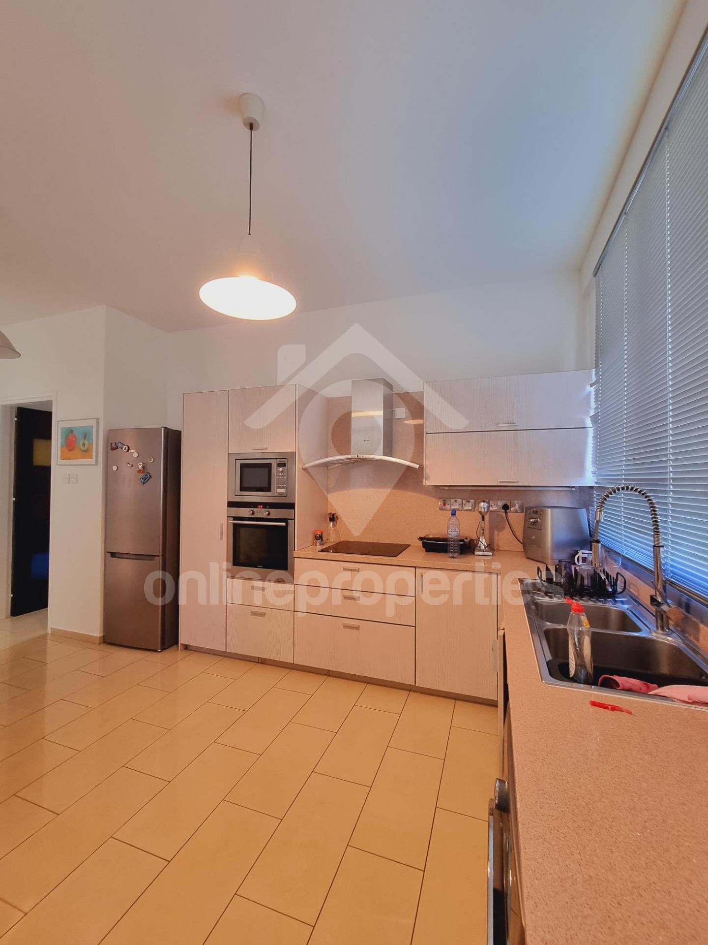 To change image, hover mouse over thumbnails below