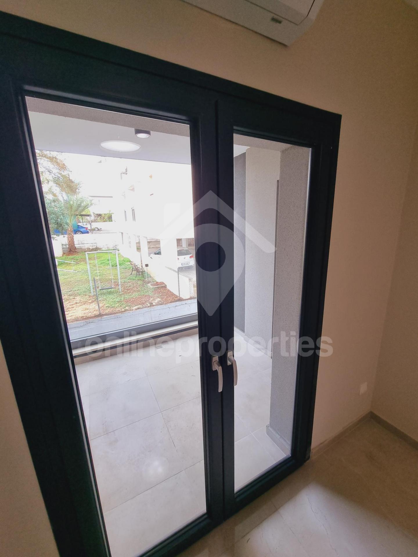 To change image, hover mouse over thumbnails below