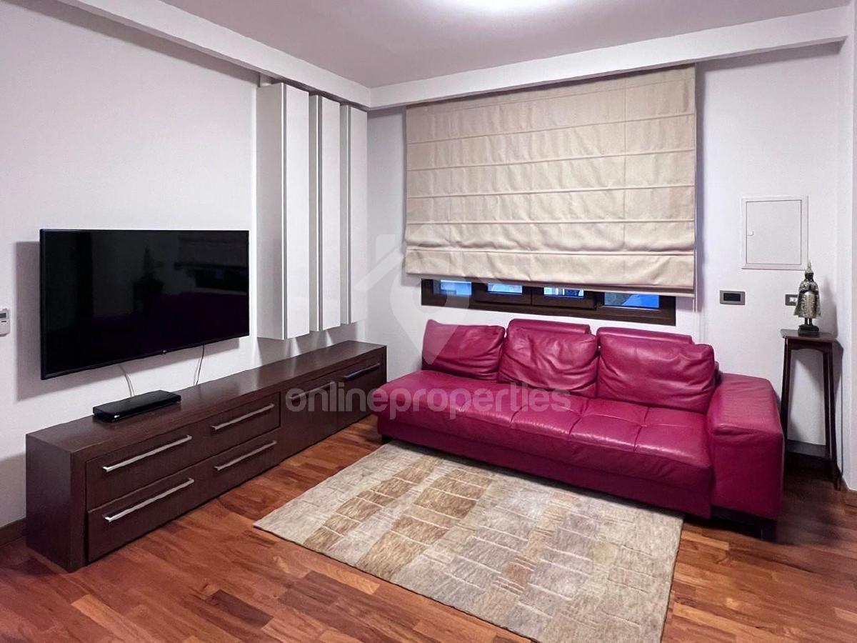 To change image, hover mouse over thumbnails below