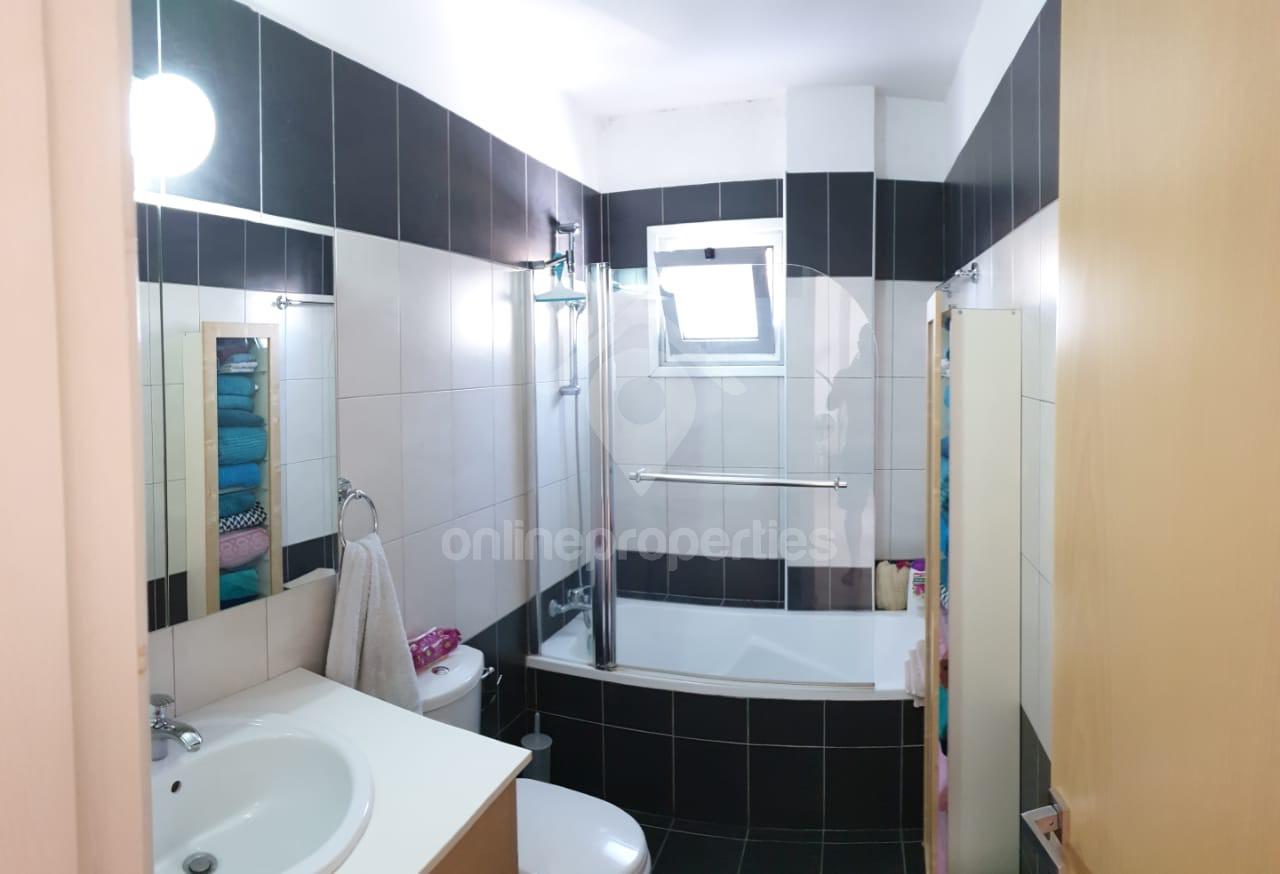 To change image, hover mouse over thumbnails below